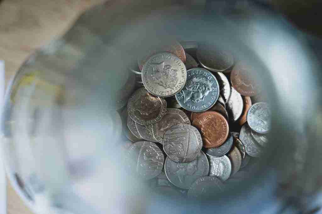 how much does the average person have in savings UK