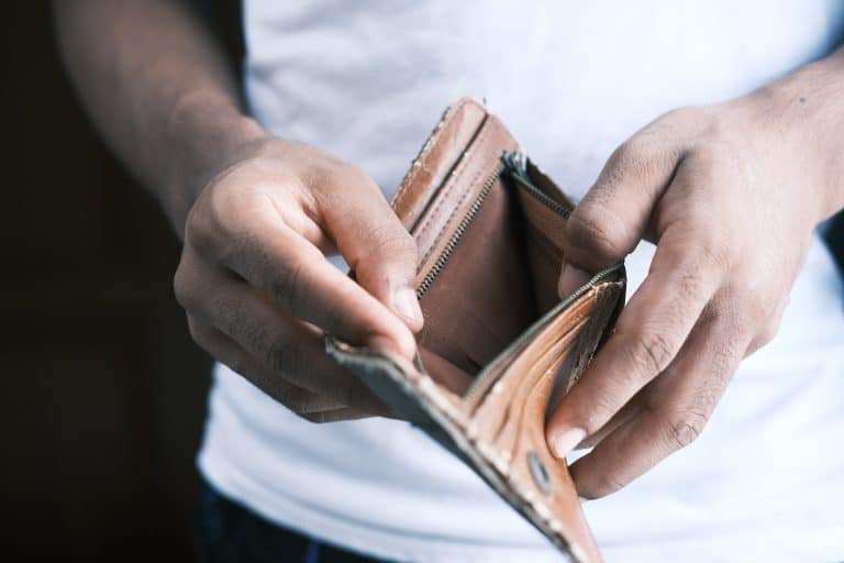 I need help managing my money (12 tips on how to manage money when you’re broke)